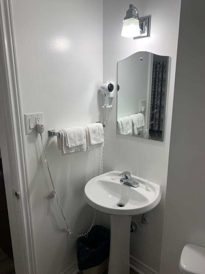 Nites Inn Motel Cornwall Zewnętrze zdjęcie