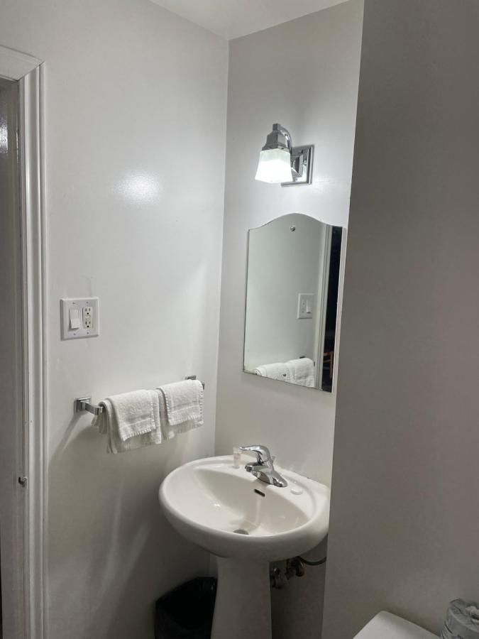 Nites Inn Motel Cornwall Zewnętrze zdjęcie